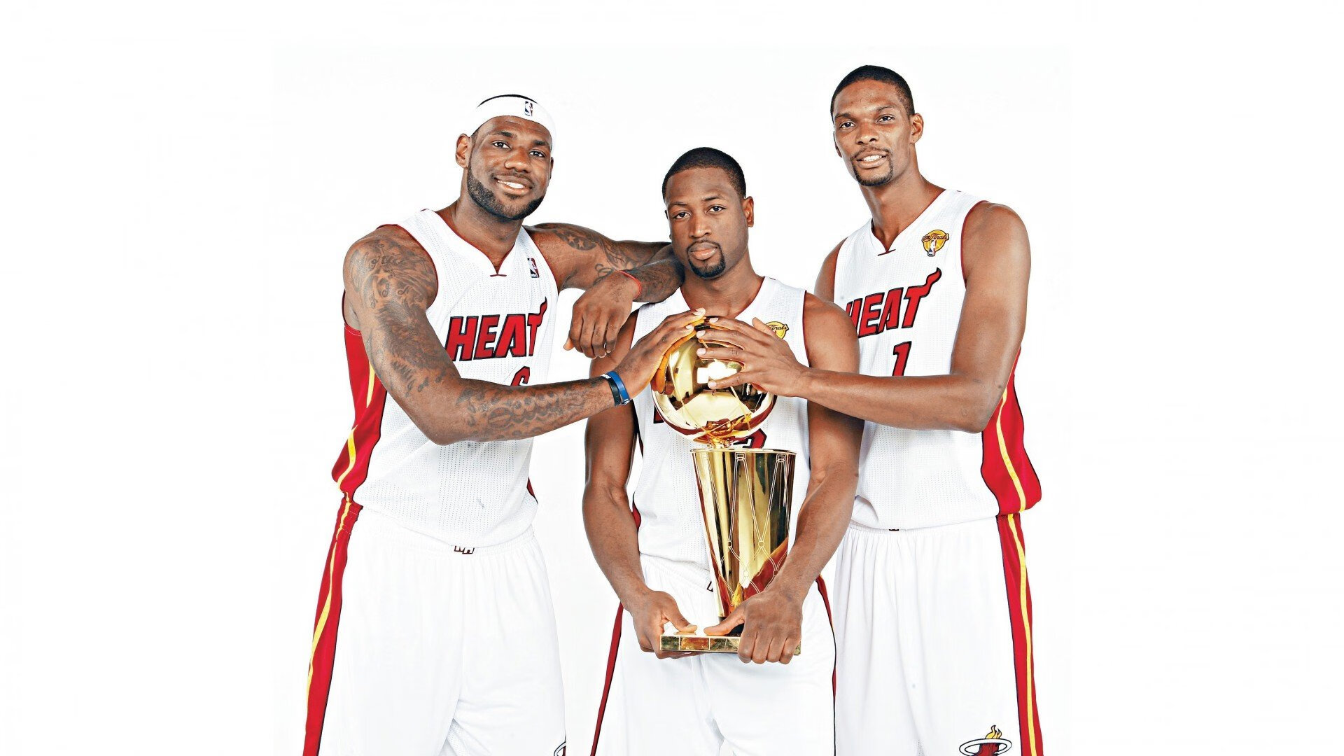 东契奇狂砍三双，湖人3连胜登西部第三！4大球员展现出色表现，湖人不敌独行侠 东契奇30 9 8